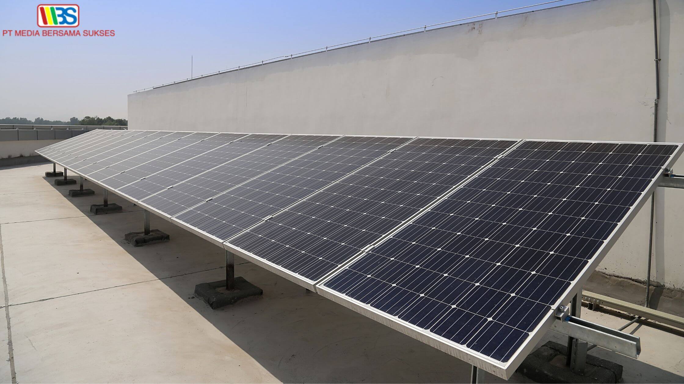 Teknologi Solar Panel untuk Efisiensi Energi