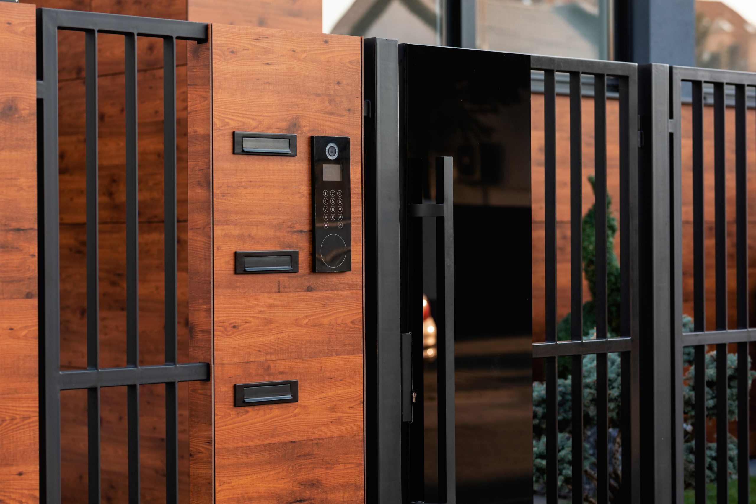 Cluster Gate