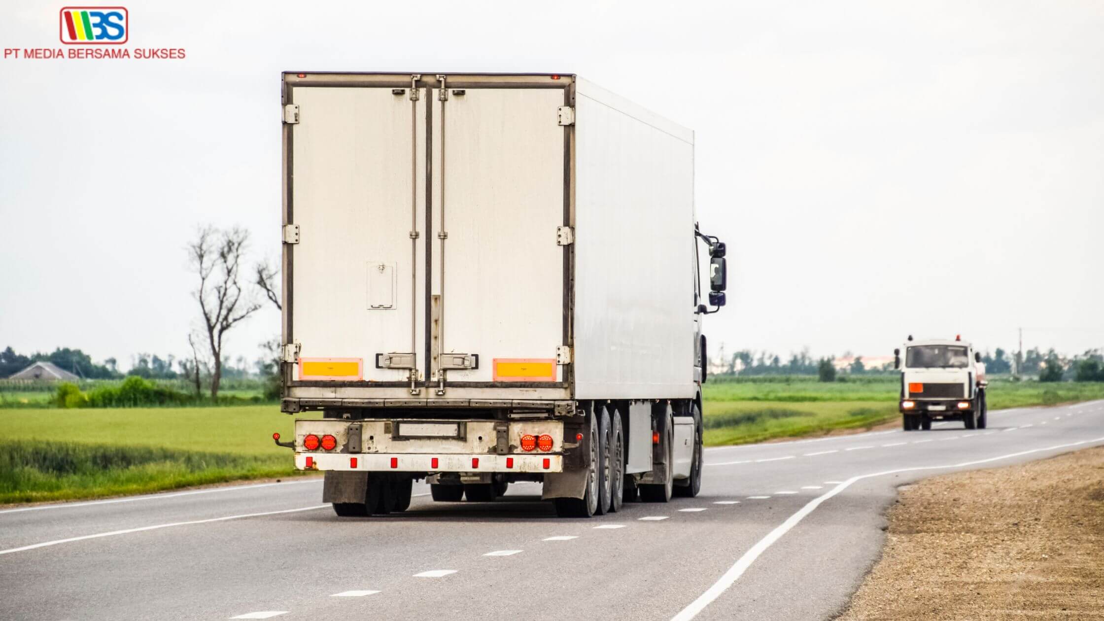 Commercial Truck Tracking System Solusi Keamanan dan Efisiensi Bisnis